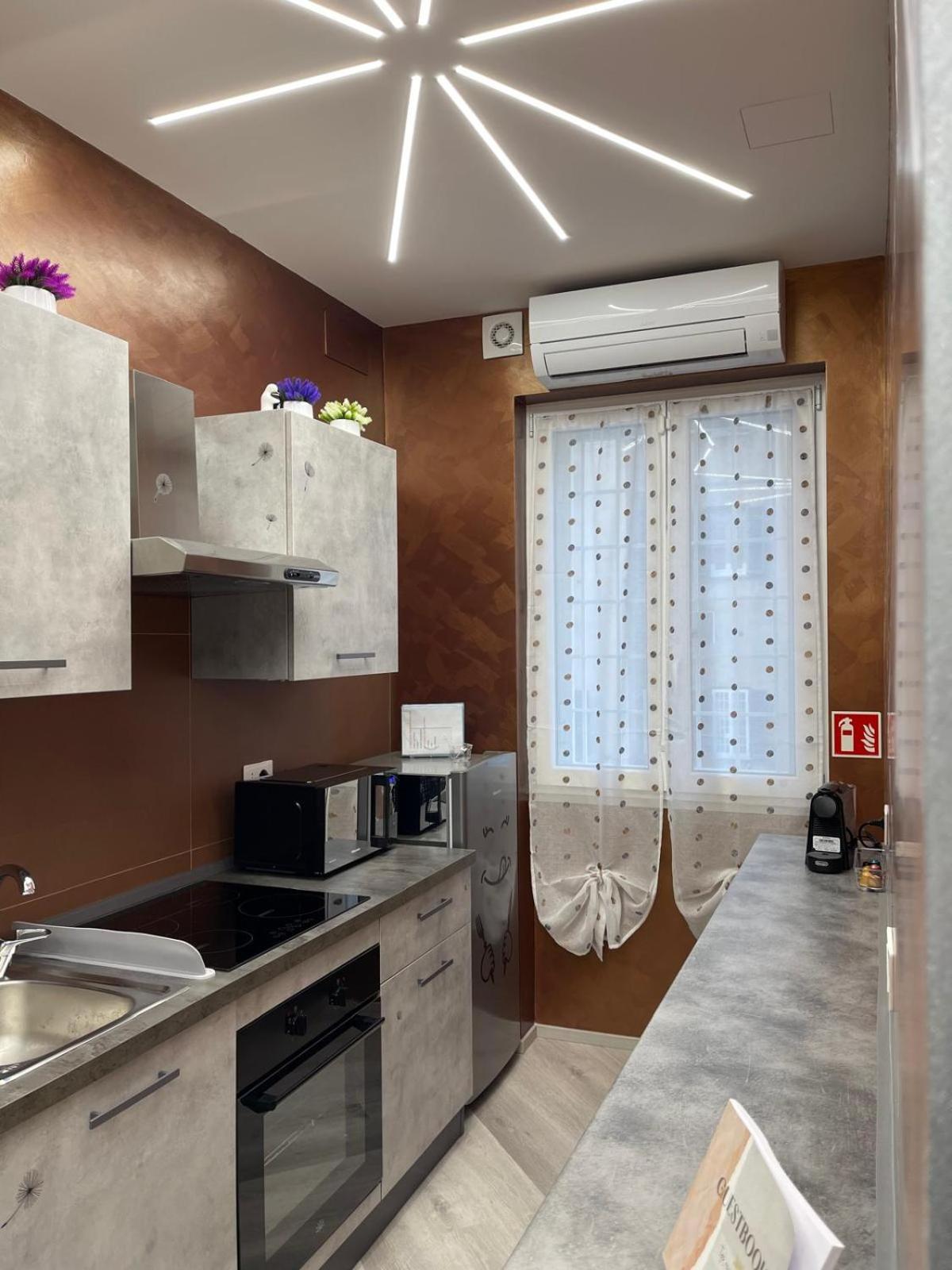 Breath Of 5 Min A Piedi Metro B Sanpaolo Poche Fermate Dal Centro Di Apartamento Roma